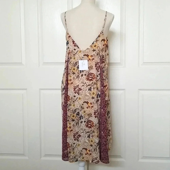 Su Silk | Floral Dress - Picture 4 of 7